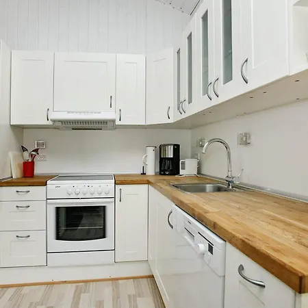 6 Person In Albaek-by Traum *
